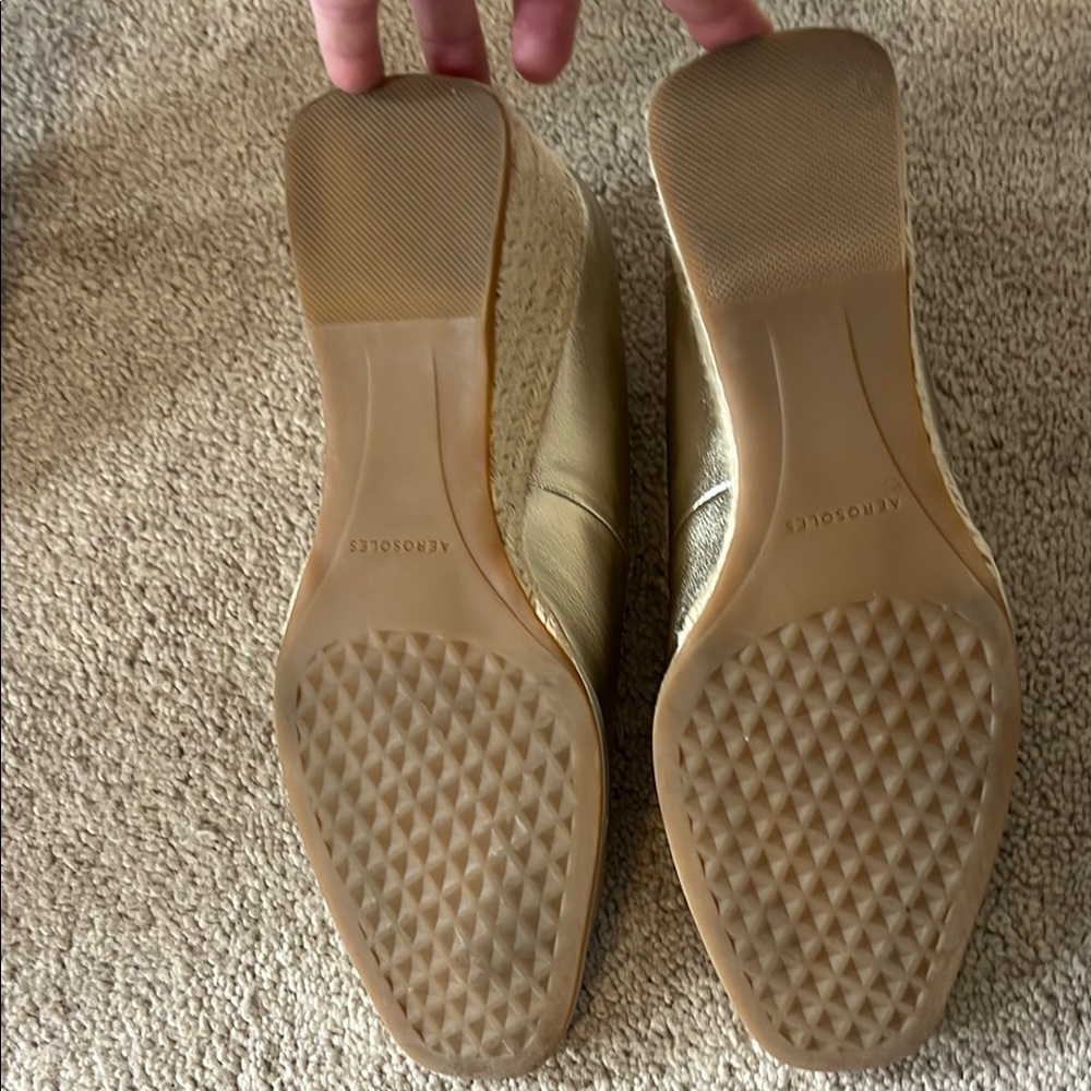 Aerosoles Gold Wedge Heels - Size 8 - Picture 7 of 8